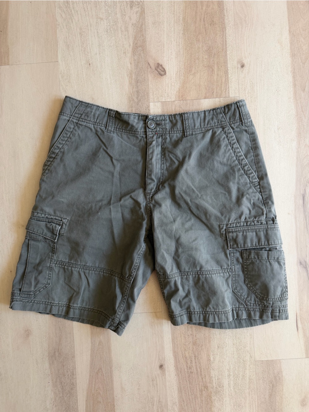American Rag Olive Grey Cargo Shorts - Men's Size 34 Utility Shorts Workwear